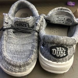 Size 8 in toddler hey dudes
